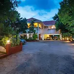 Stayvista At Dwaraka Inn Pvt Pool, Gym & Pool Table
