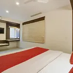 CAPITAL O 4658 Akil Residency