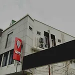 Oyo Flagship 4594 Apartment Krish Inn