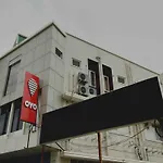 Oyo Flagship 4594 Apartment Krish Inn