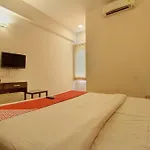 Oyo Flagship 4594 Apartment Krish Inn