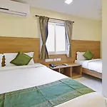 Itsy Hotels Jansi Residency