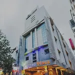 Capital O 37664 Hotel Grand Plaza