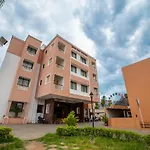 Hotel Ems Mayura