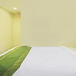 Itsy Hotels Jansi Residency