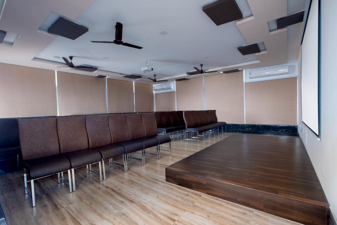 Crystal Lake Suites Aparthotel Coimbatore