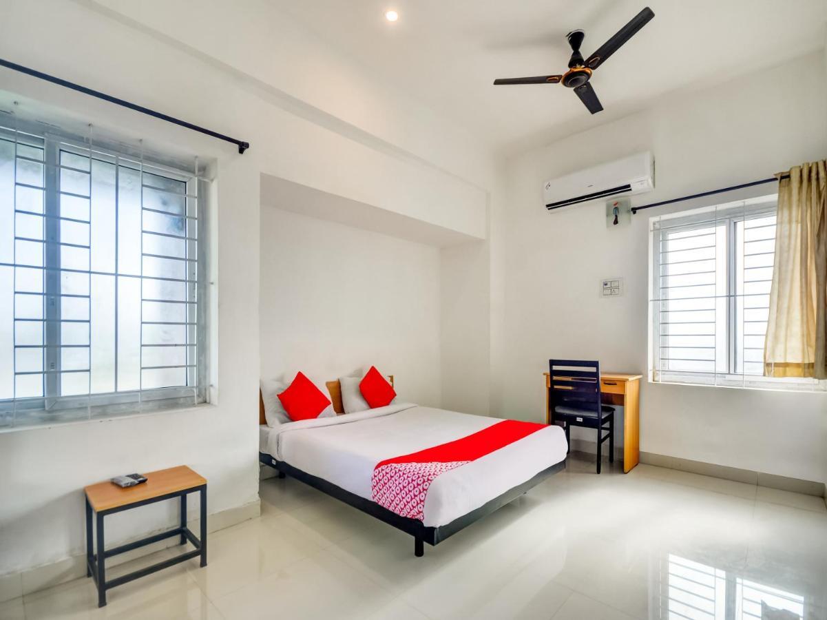 Hotel Oyo 75814 Varna Residency