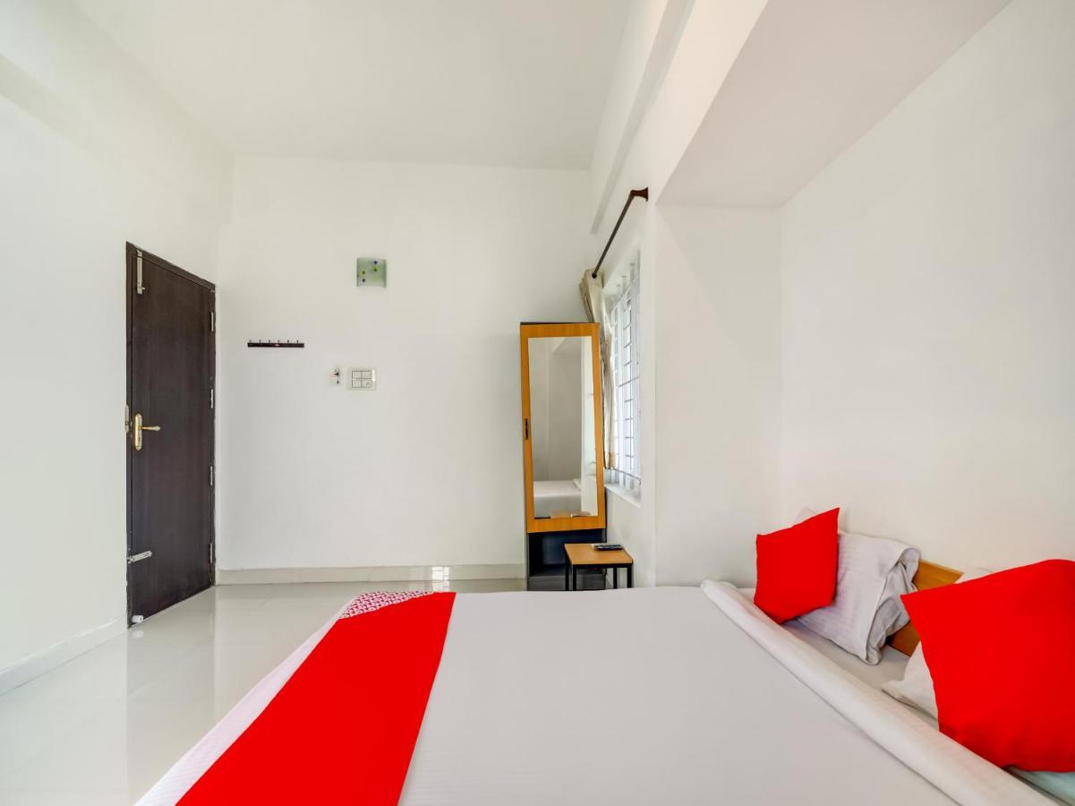 Oyo 75814 Varna Residency