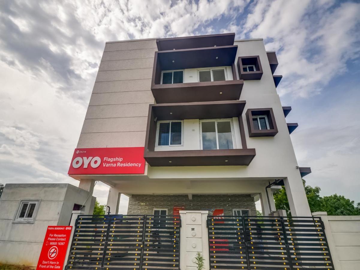 Oyo 75814 Varna Residency