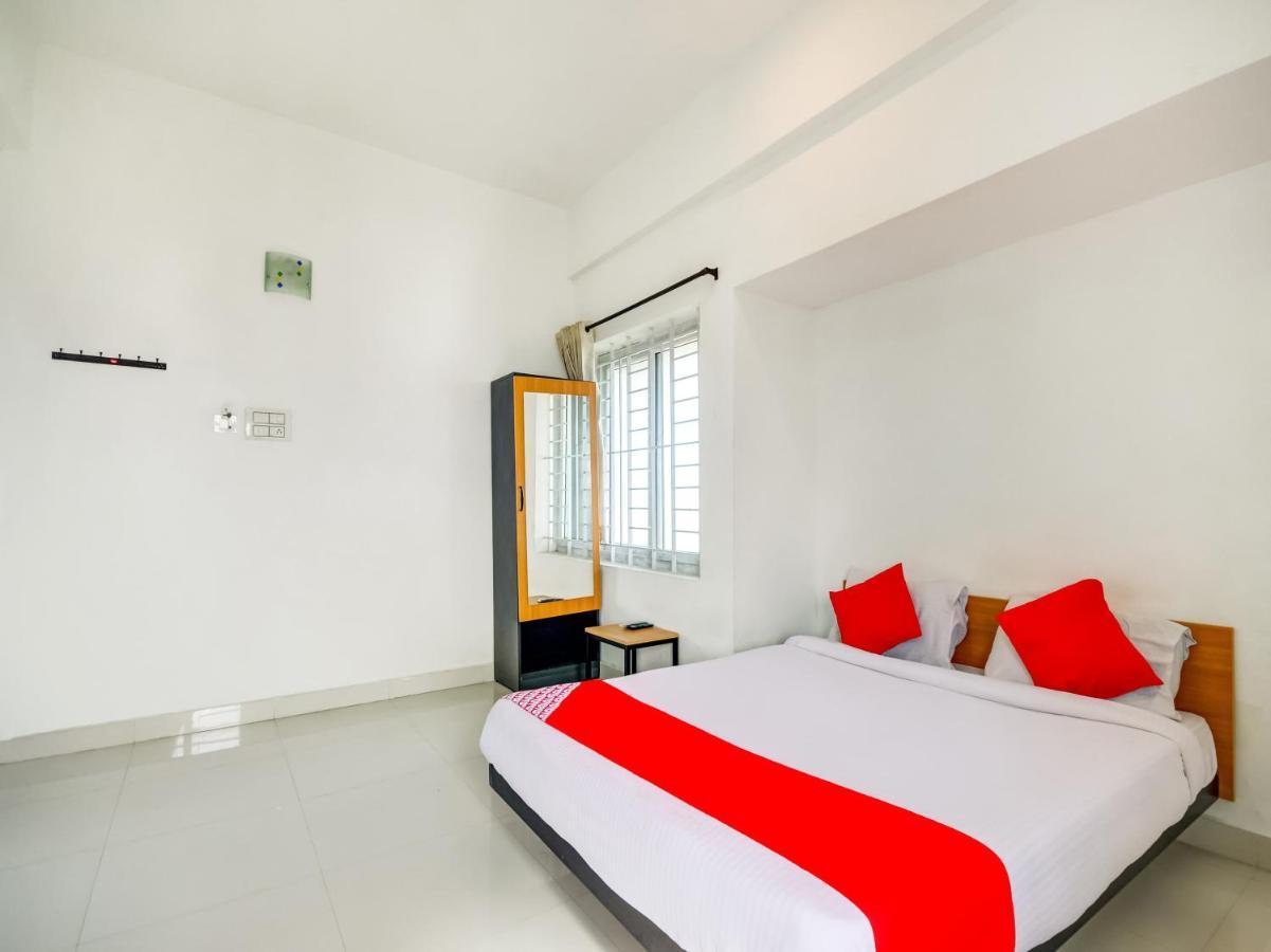 Oyo 75814 Varna Residency