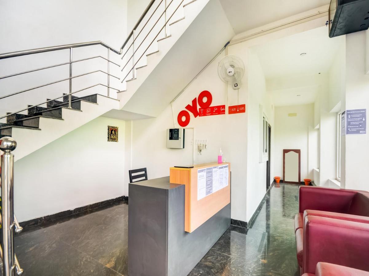 Oyo 75814 Varna Residency