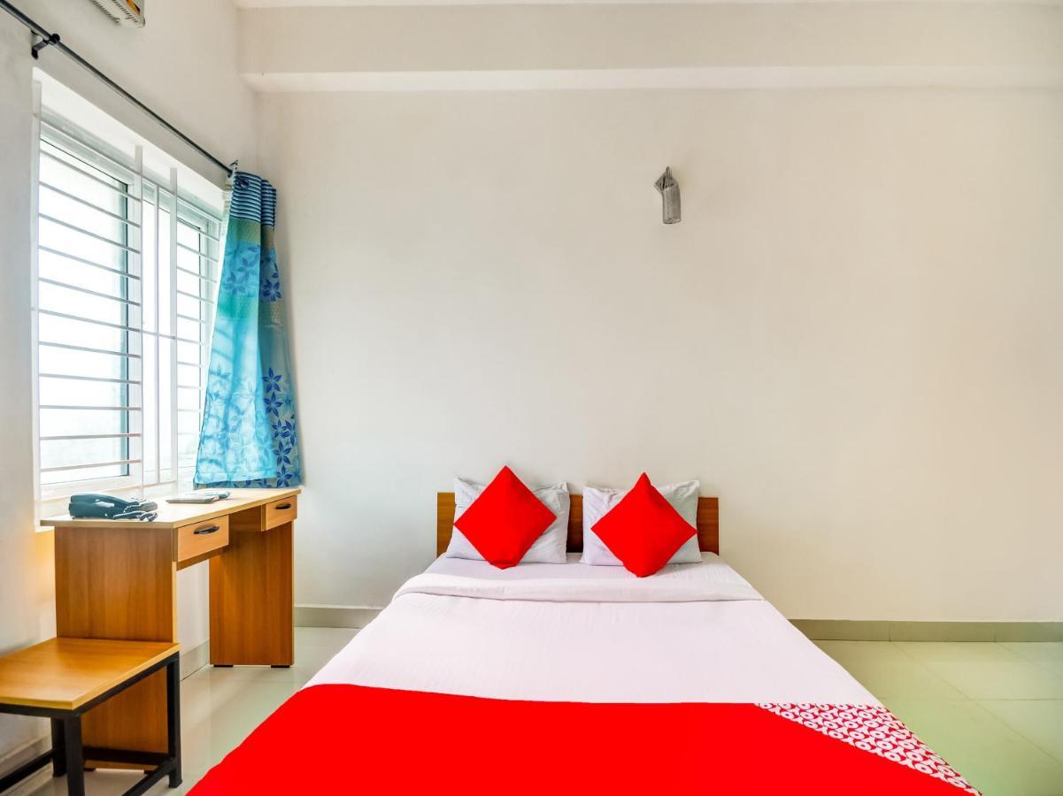 Oyo 75814 Varna Residency