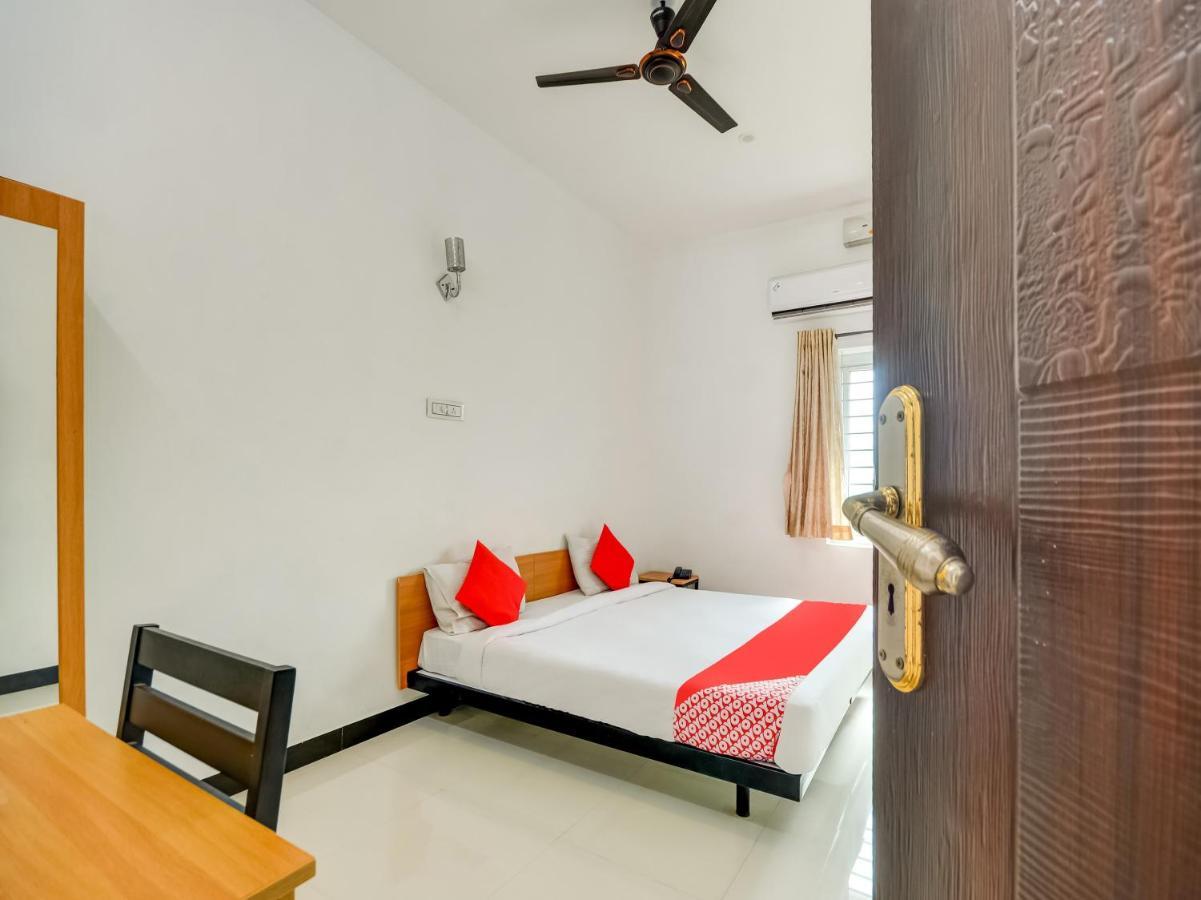 Hotel Oyo 75814 Varna Residency