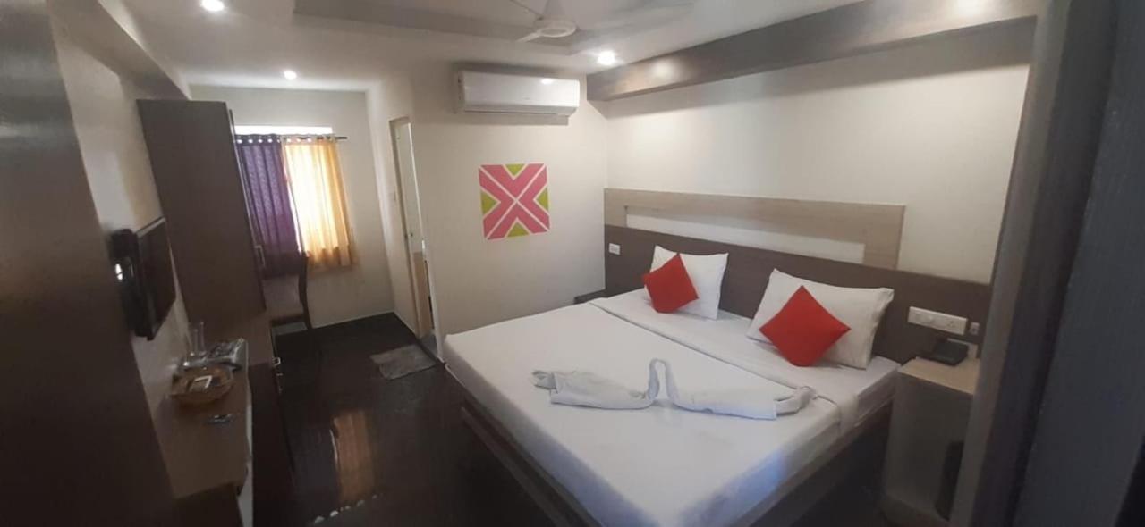 Elegance Hotel