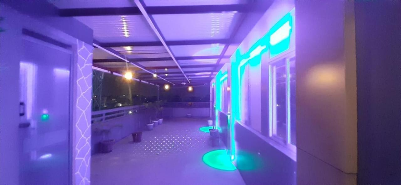 Elegance Hotel