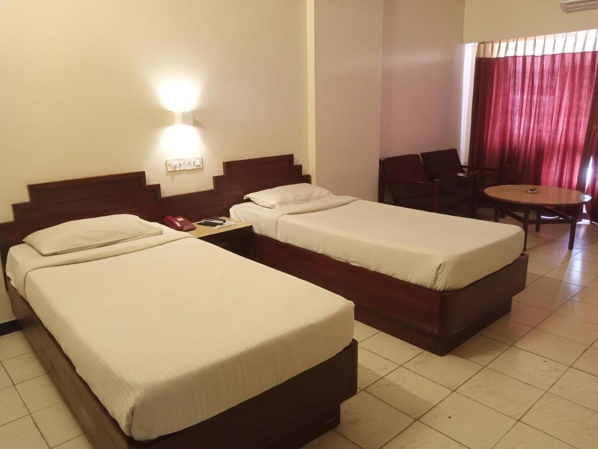 Thaai - Opposite Railway Station Hotel 2*