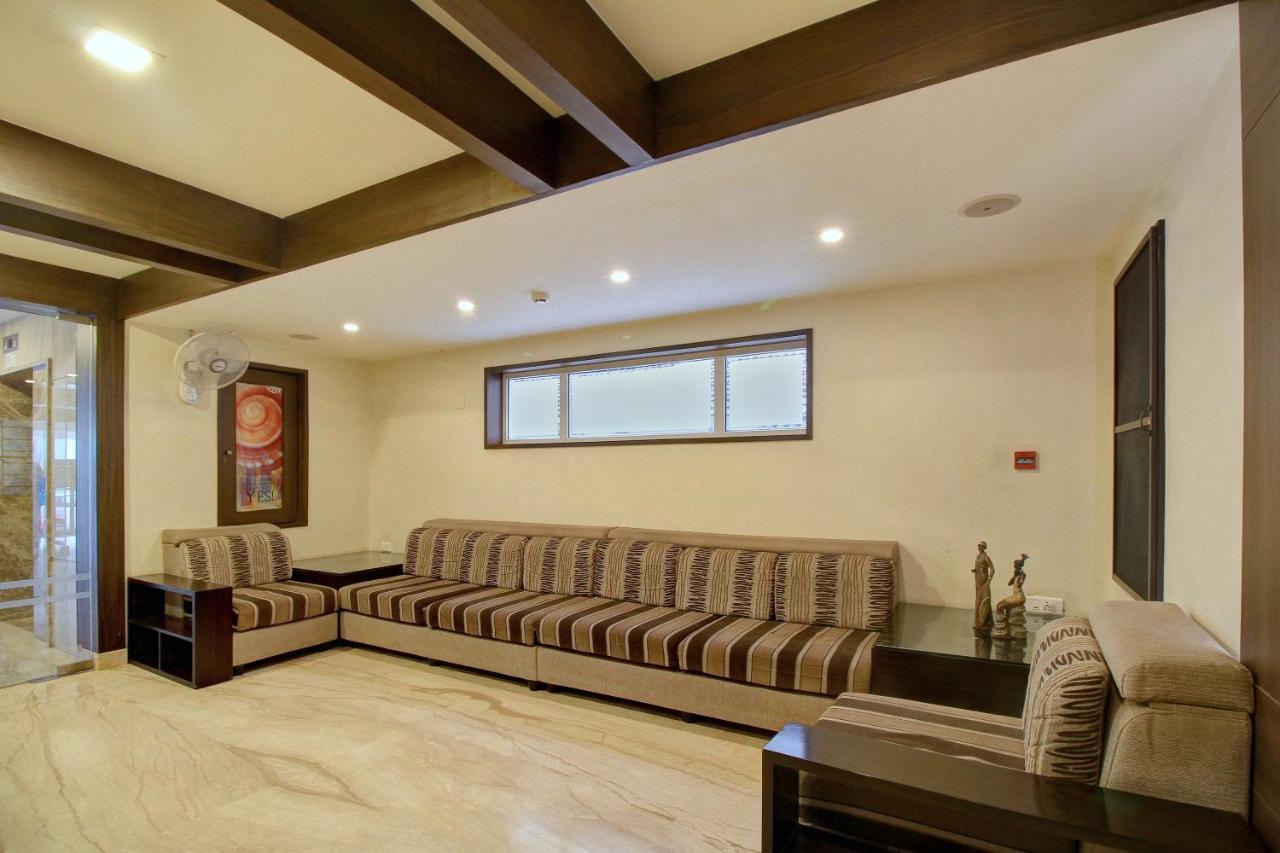 Collection O 4658 Akil Residency