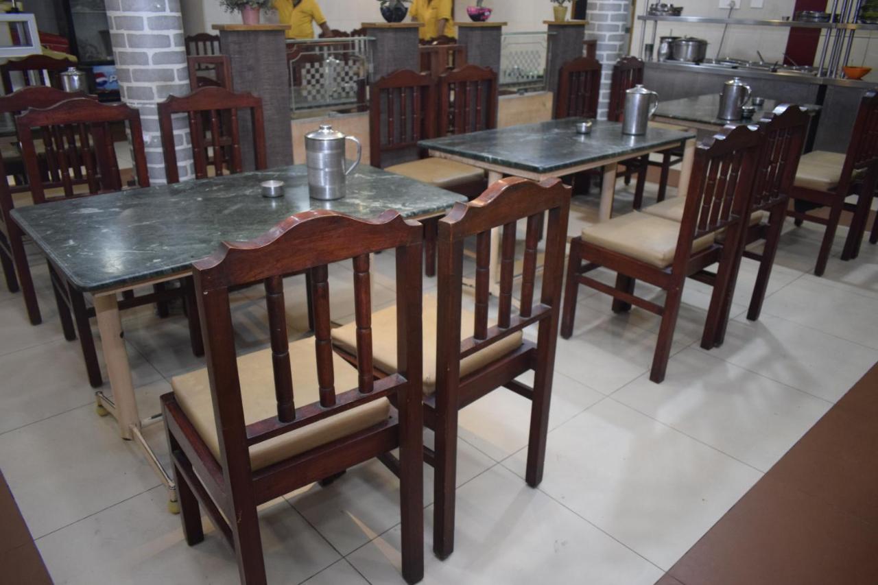 Sri Krishna Hotel 3*