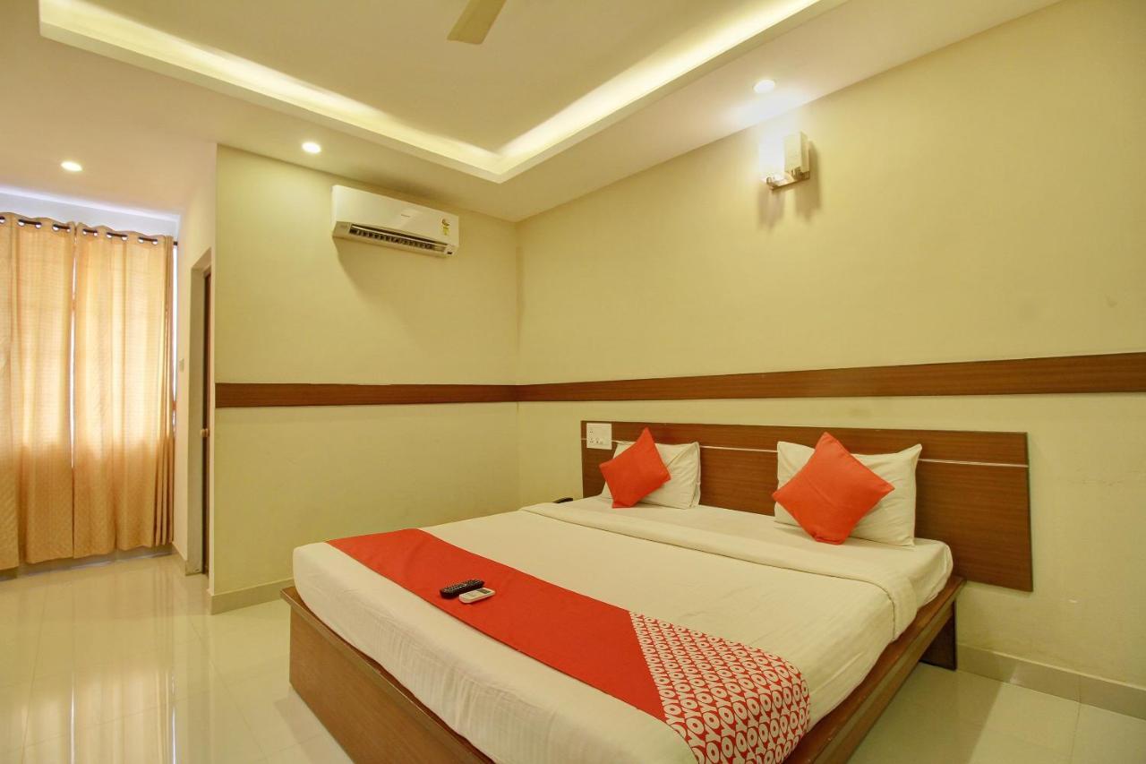 Oyo Flagship 4594 Krish Hotel 3*