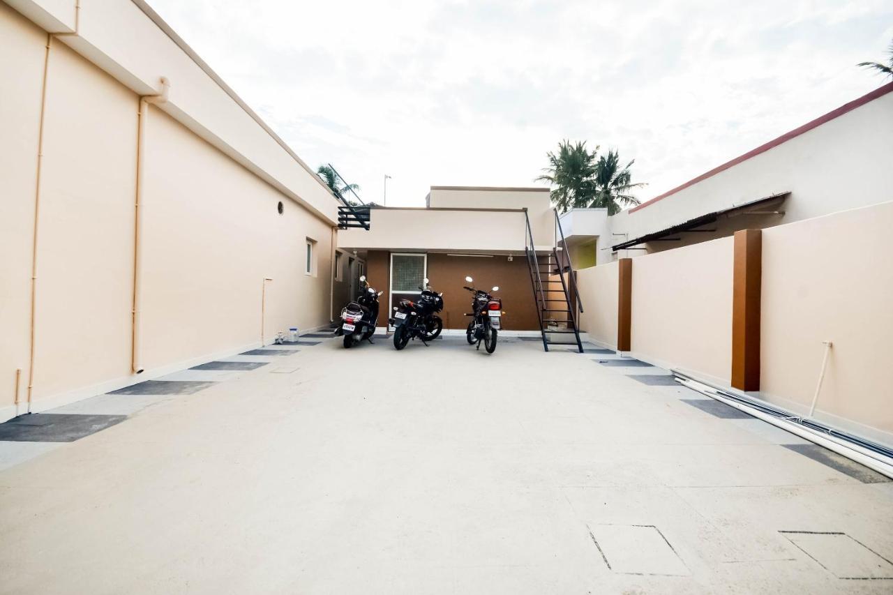 Spot On 77128 Siva Residency Hotel 2*