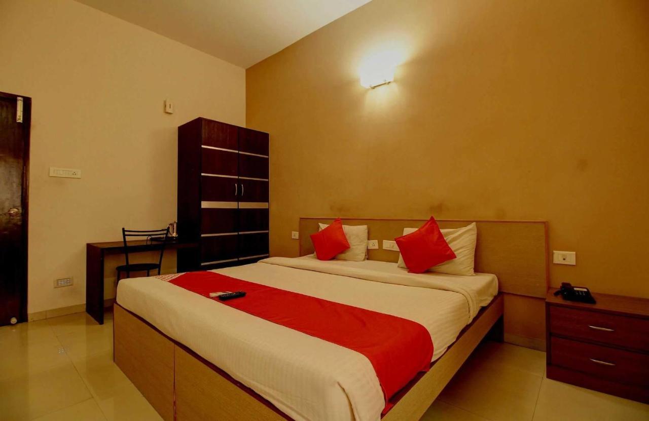 Oyo Flagship 4594 Krish Hotel 3*