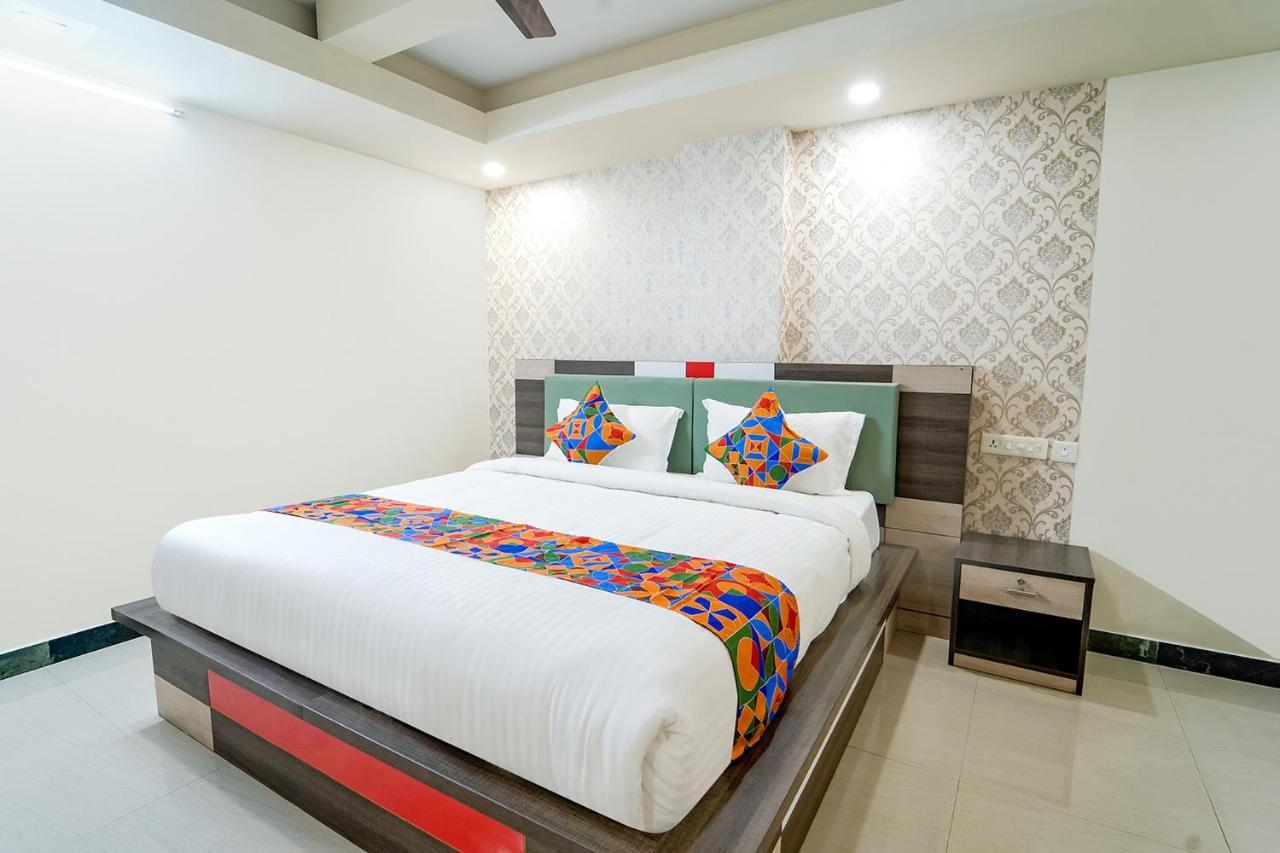 Hotel Fabhotel Grand Castle