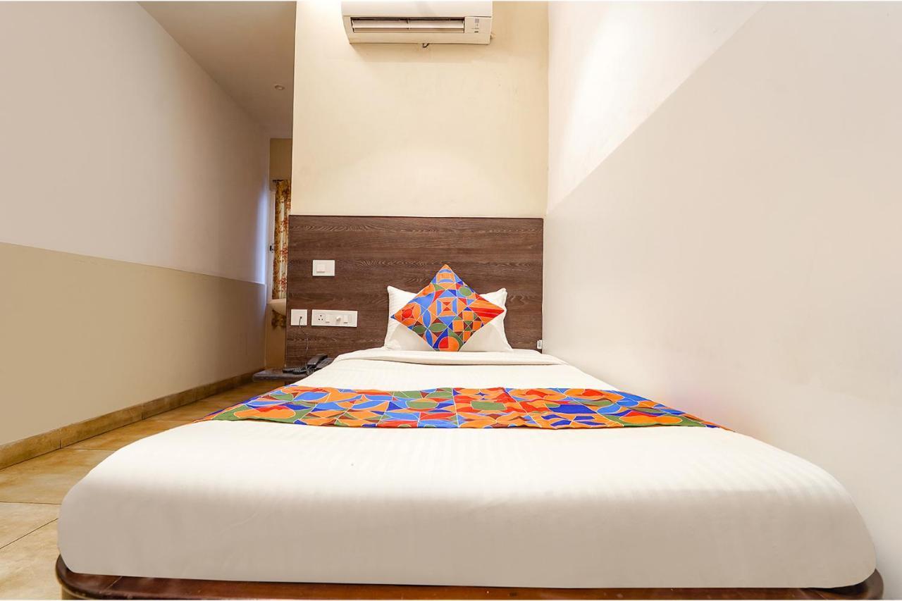 Fabhotel Karpagam - 900m From Nehru Stadium Hotel