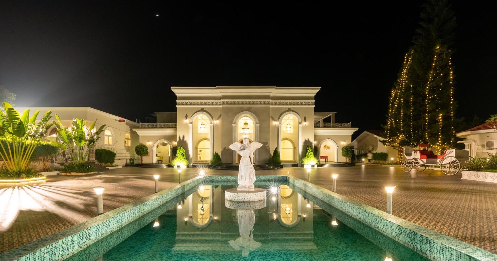 Resort Csr Landmark *