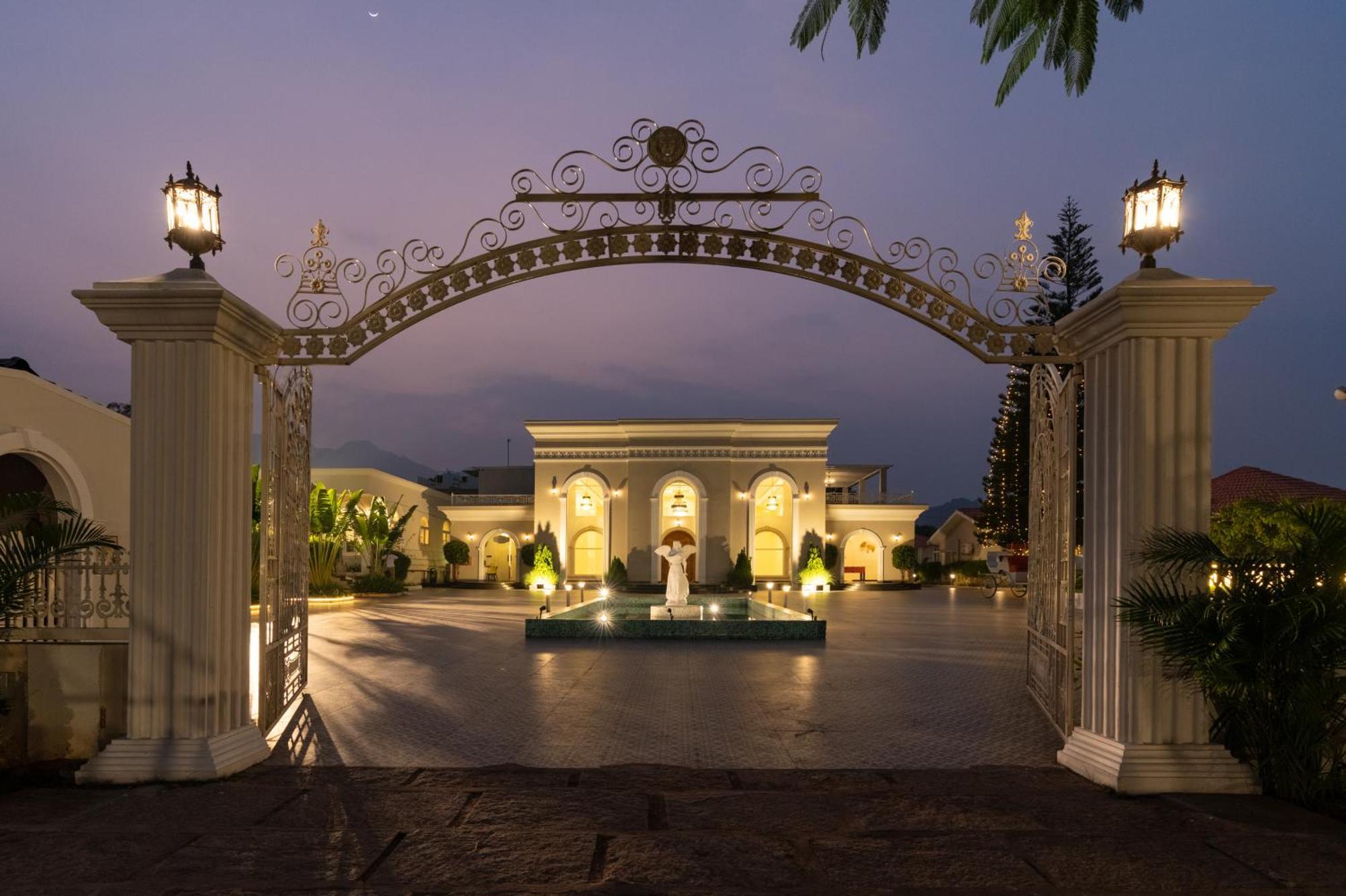 Csr Landmark Resort