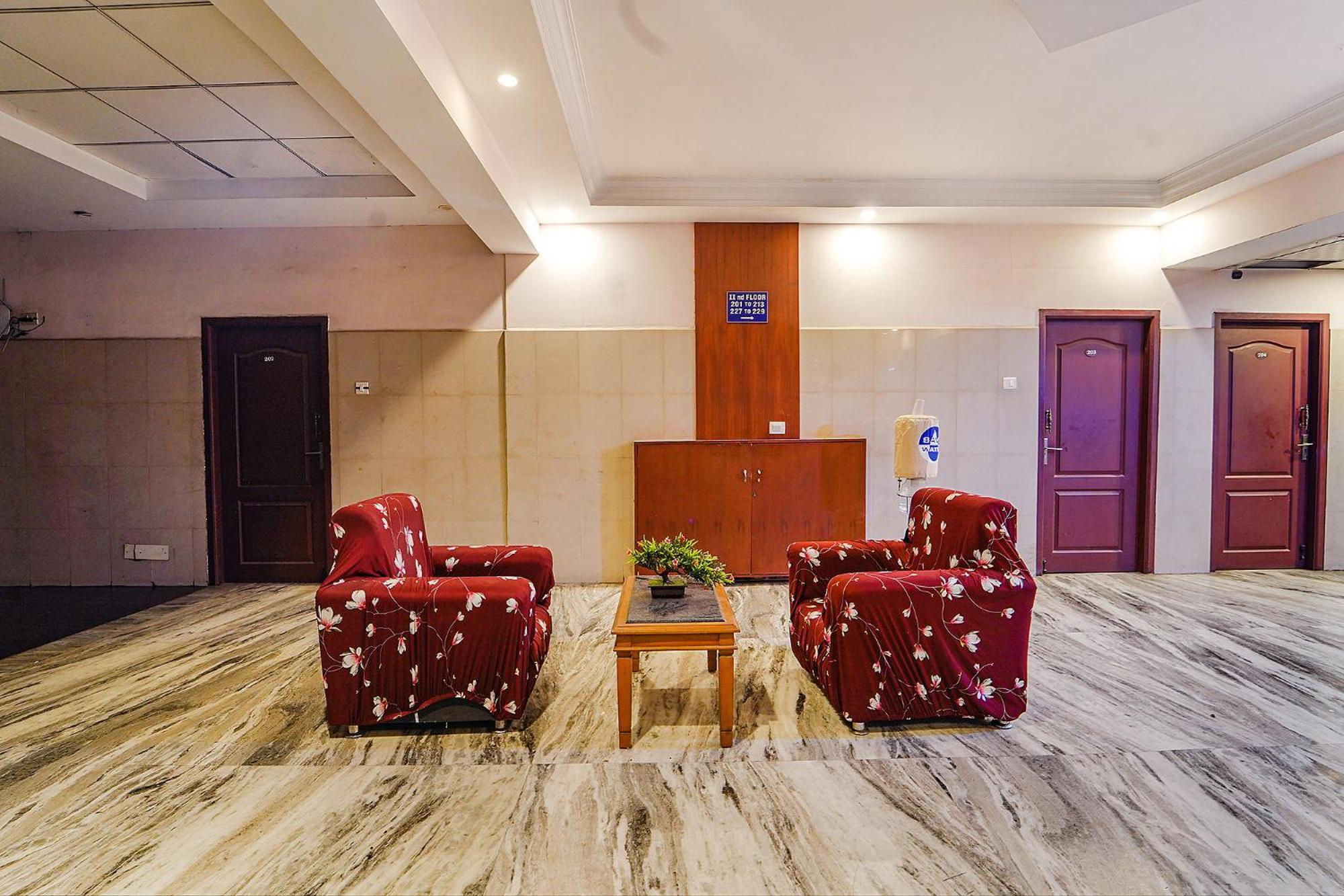 Collection O Skry Gandhipuram Hotel