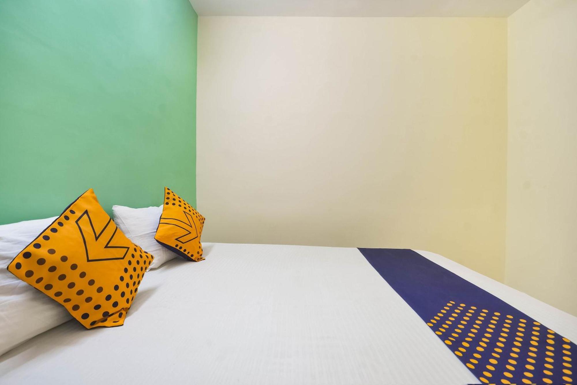 Spot On 77128 Siva Residency Hotel 2*