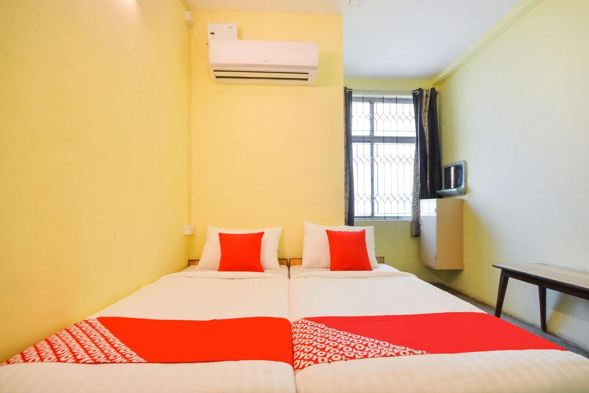 O Aruljothi Gandhipuram Bus Terminus Hotel