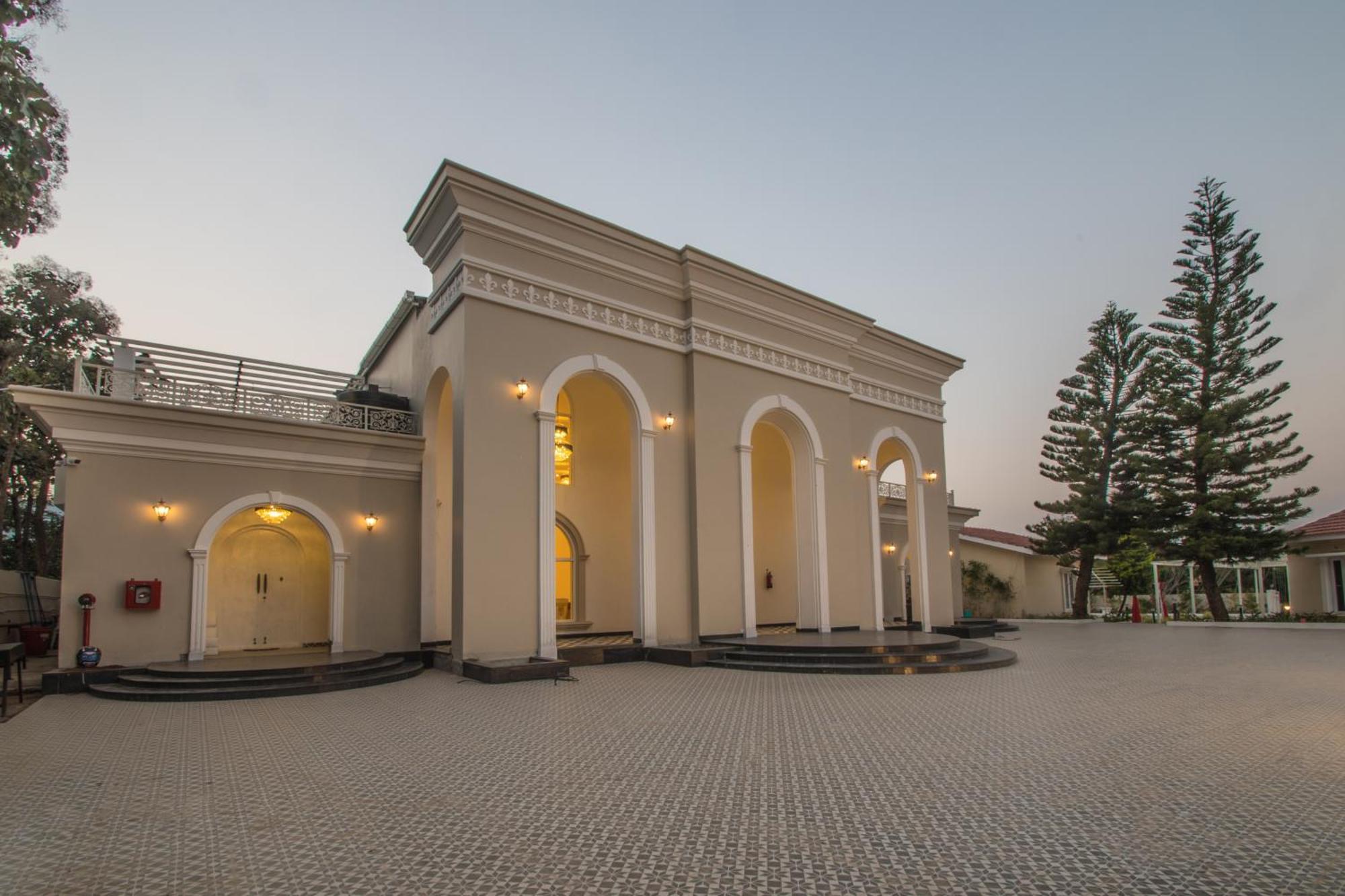 Resort Csr Landmark *