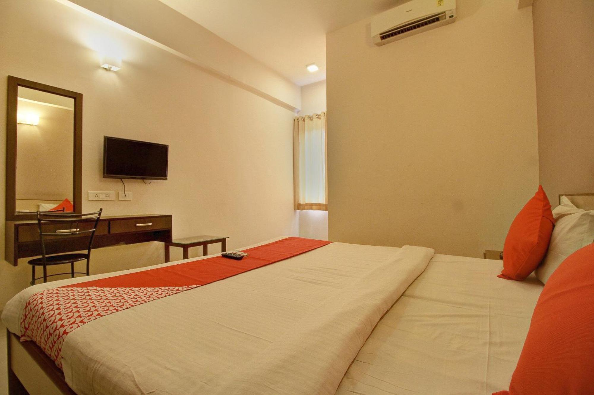 Oyo Flagship 4594 Krish Hotel 3*