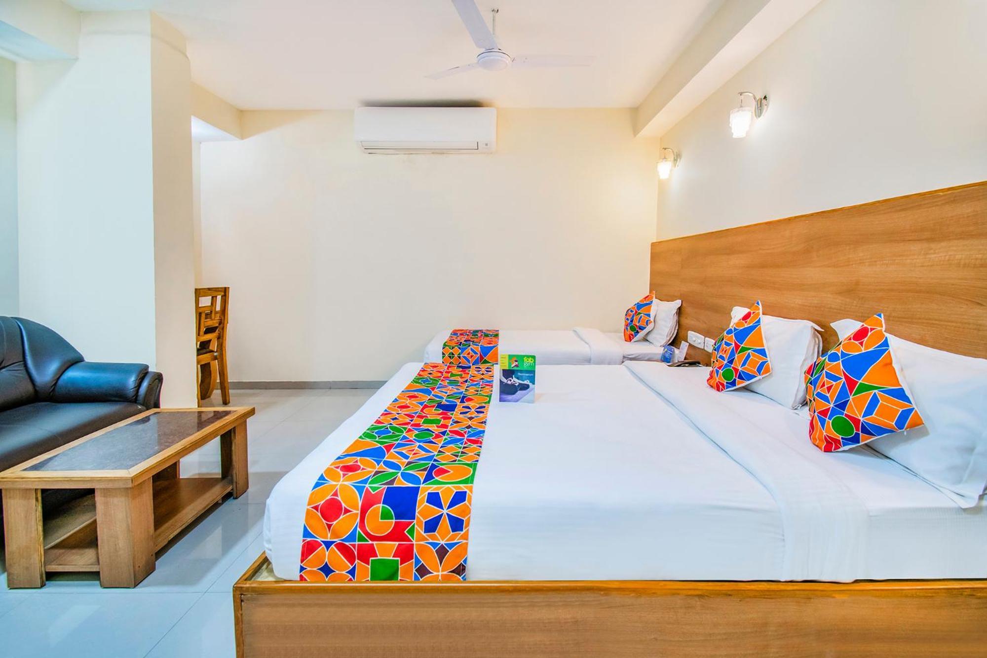 Hotel Fabhotel Jansi Deluxe - Nr Gandhipuram Bus Stand