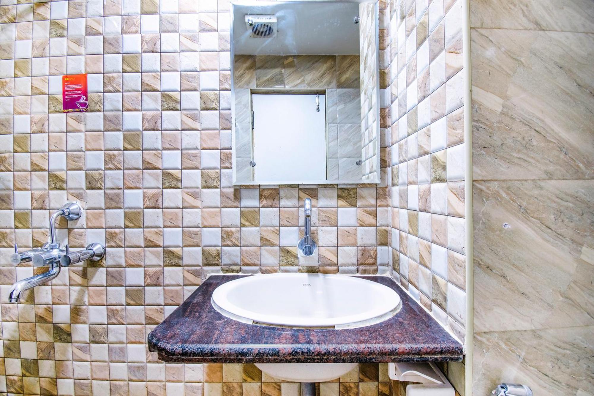 Hotel Fabhotel Jansi Deluxe - Nr Gandhipuram Bus Stand Coimbatore