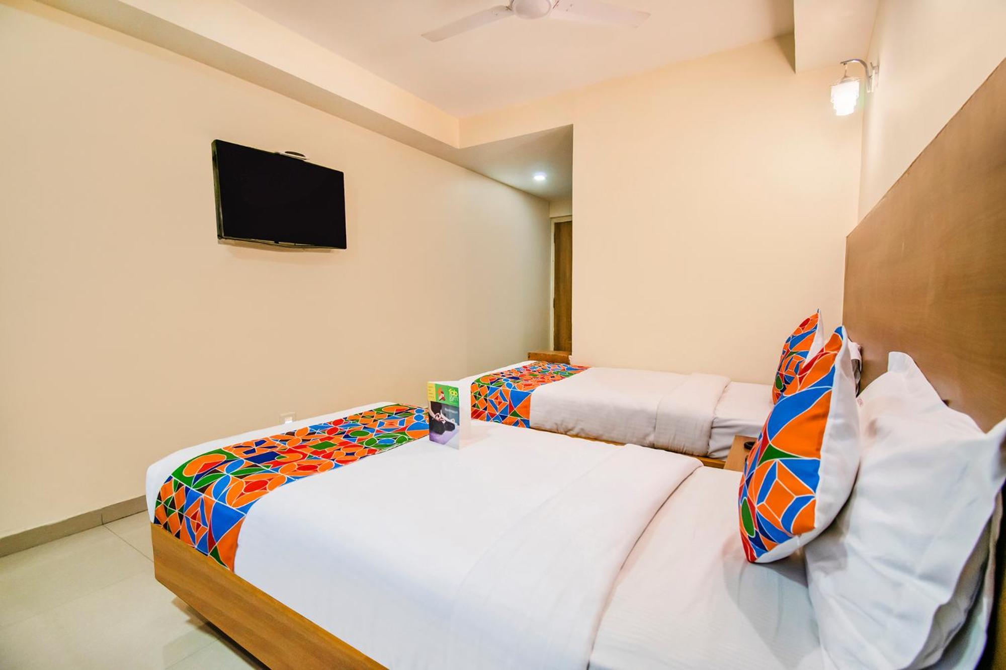 Hotel Fabhotel Jansi Deluxe - Nr Gandhipuram Bus Stand