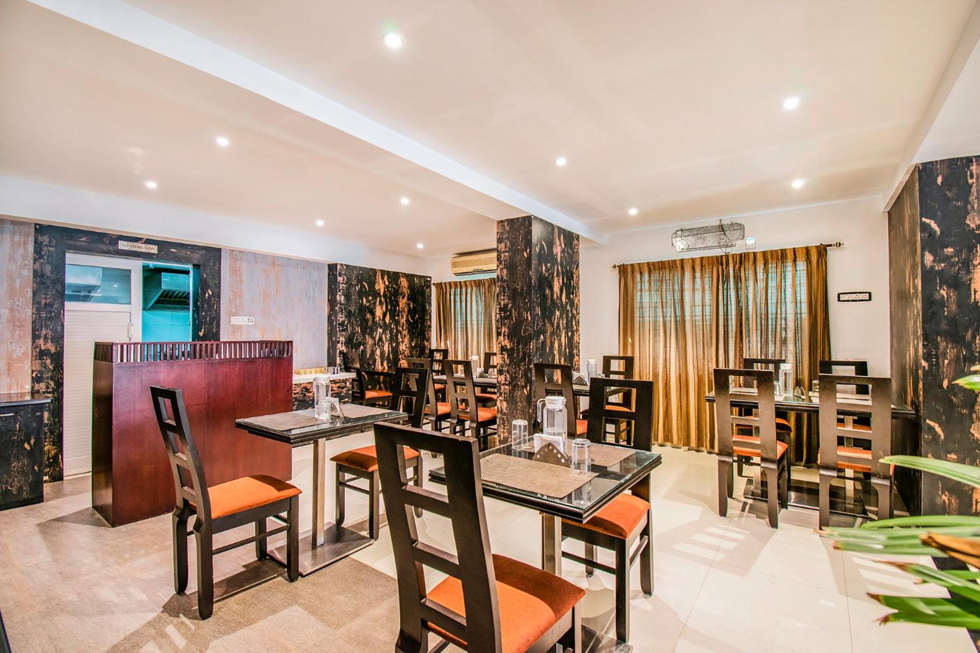 Hotel Fabhotel Jansi Deluxe - Nr Gandhipuram Bus Stand