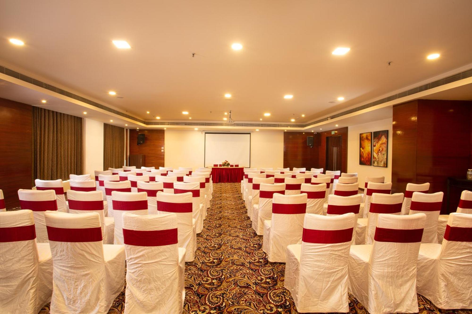 Gokulam Park 4*