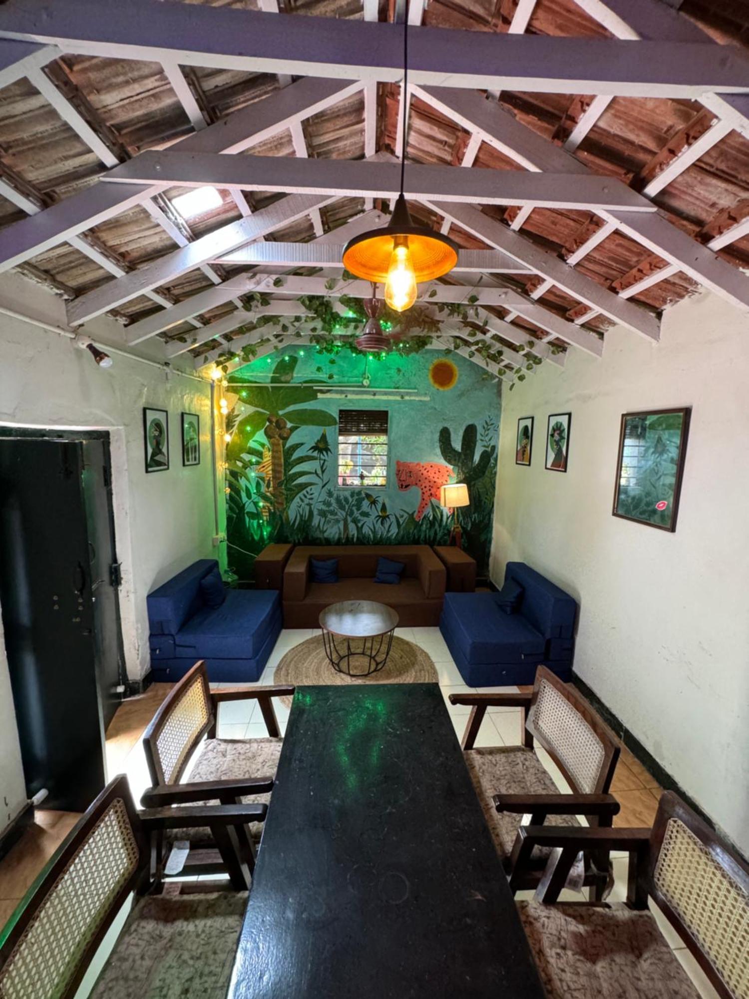 Guest house The Lazy Palm Shack *