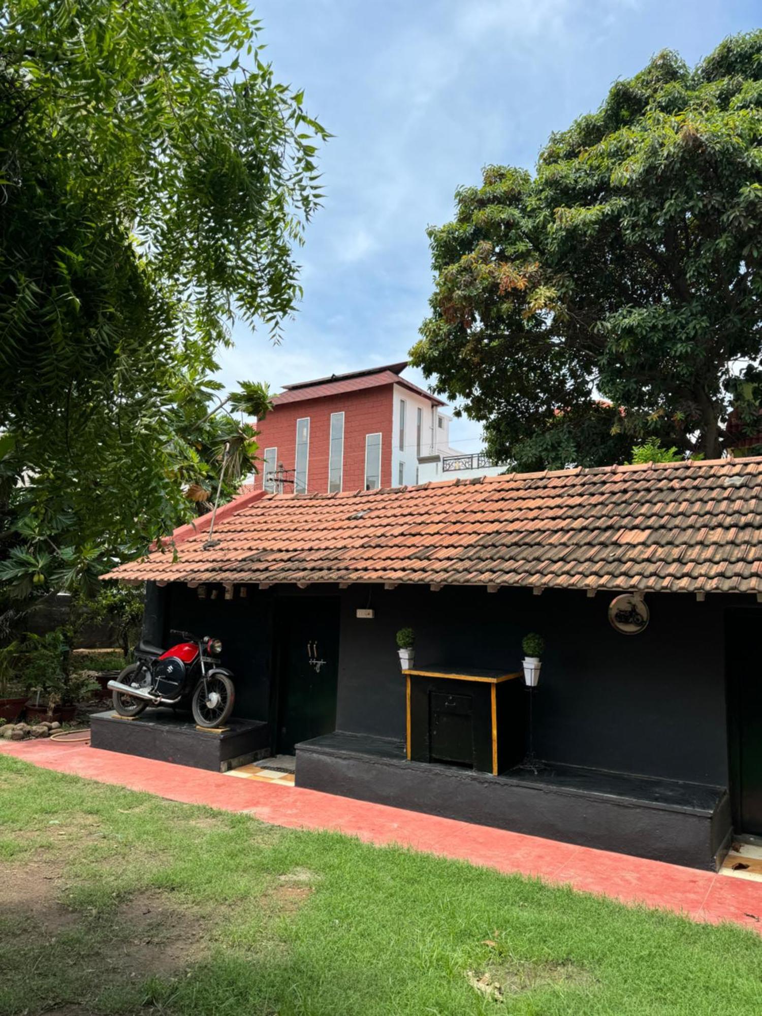 The Lazy Palm Shack Guest house *