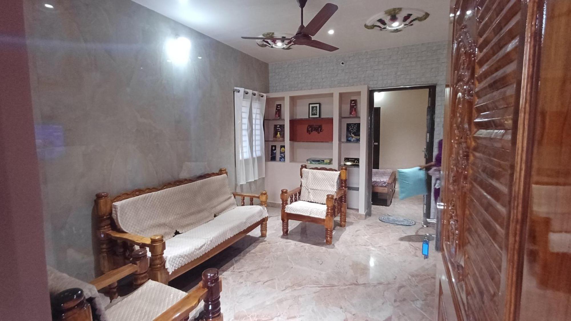 Shi's Thulasi 2bhk In Near To Karpagam College, Palakkad Highway, Rathinam College And Villa *