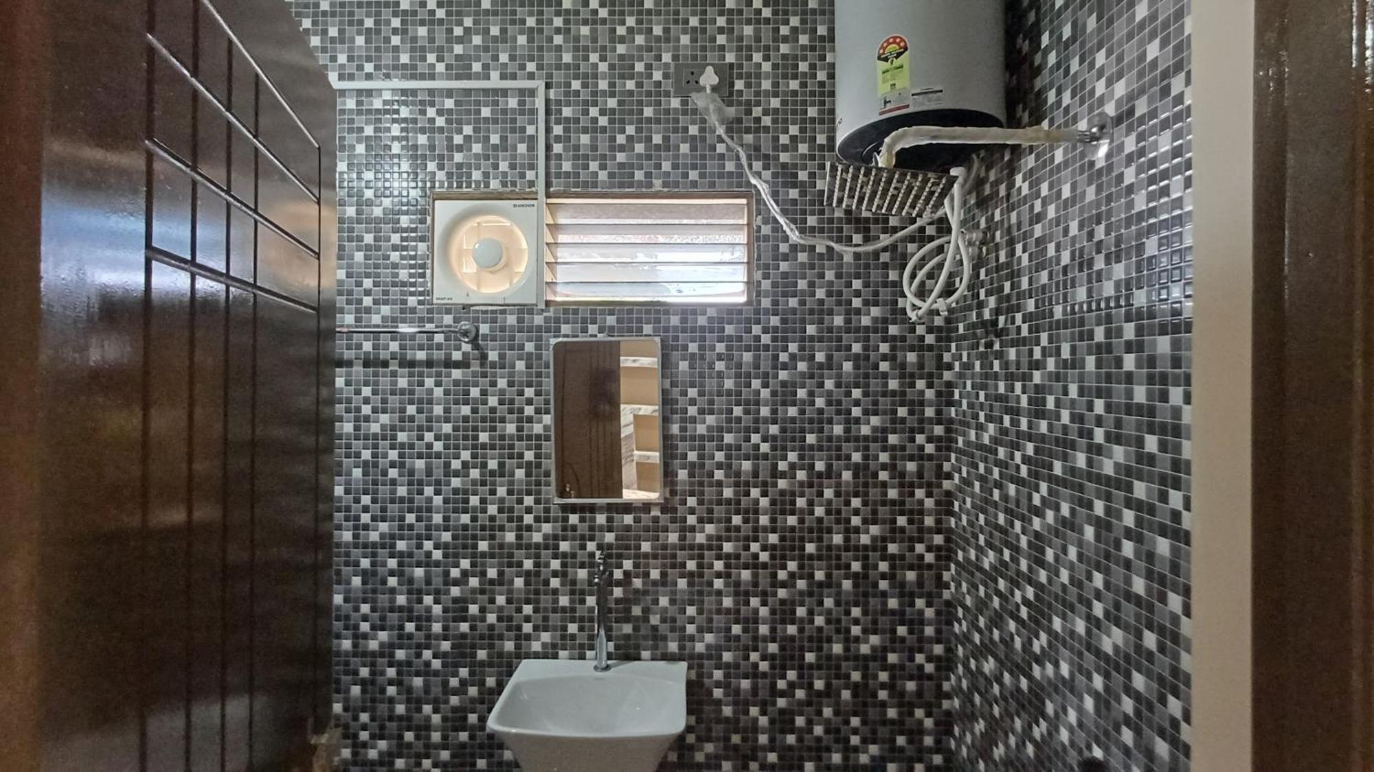 Shi's Thulasi 2bhk In Near To Karpagam College, Palakkad Highway, Rathinam College And