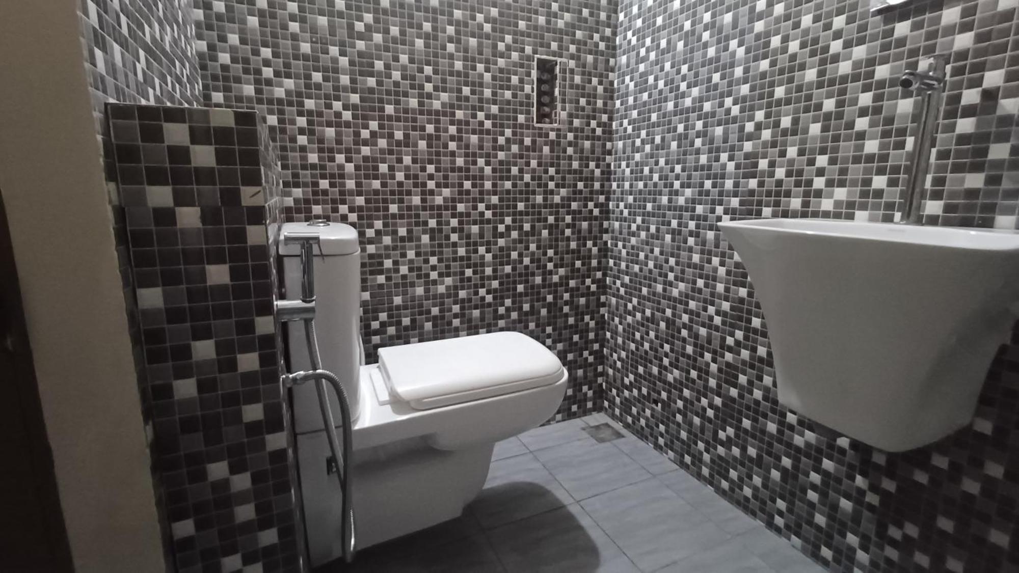 Shi's Thulasi 2bhk In Near To Karpagam College, Palakkad Highway, Rathinam College And Villa