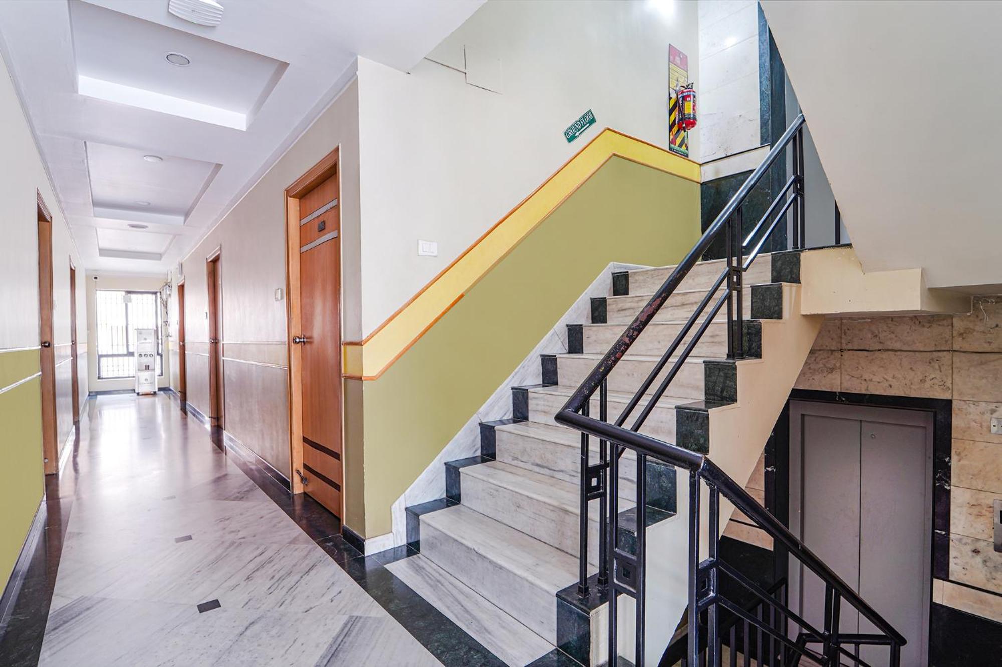 Fabhotel Ess Paradise - Nr Bus Stand Lodge 3*