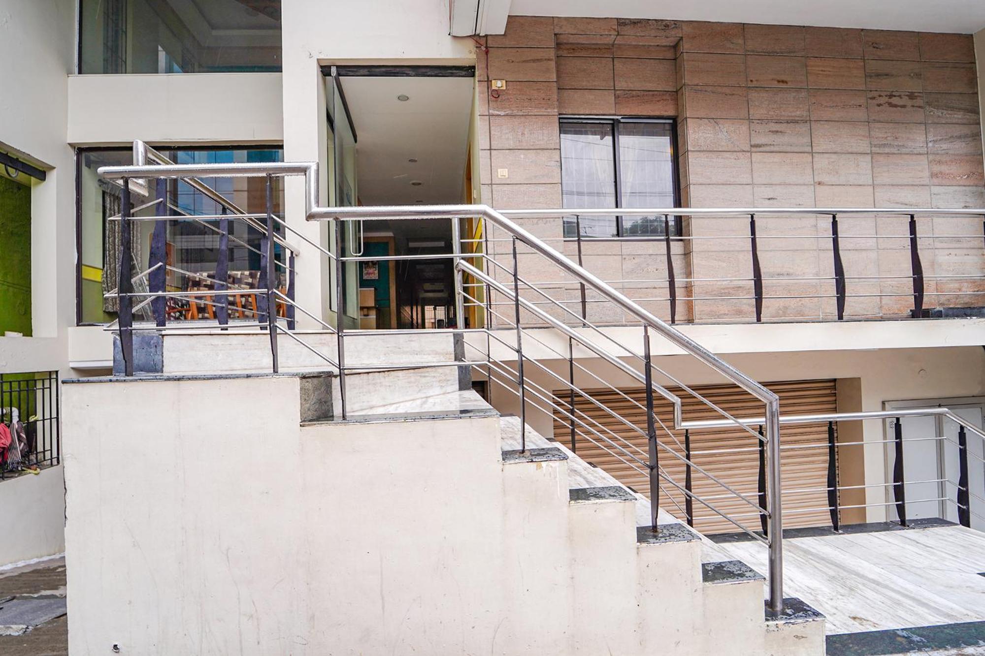 Fabhotel Ess Paradise - Nr Bus Stand 3*
