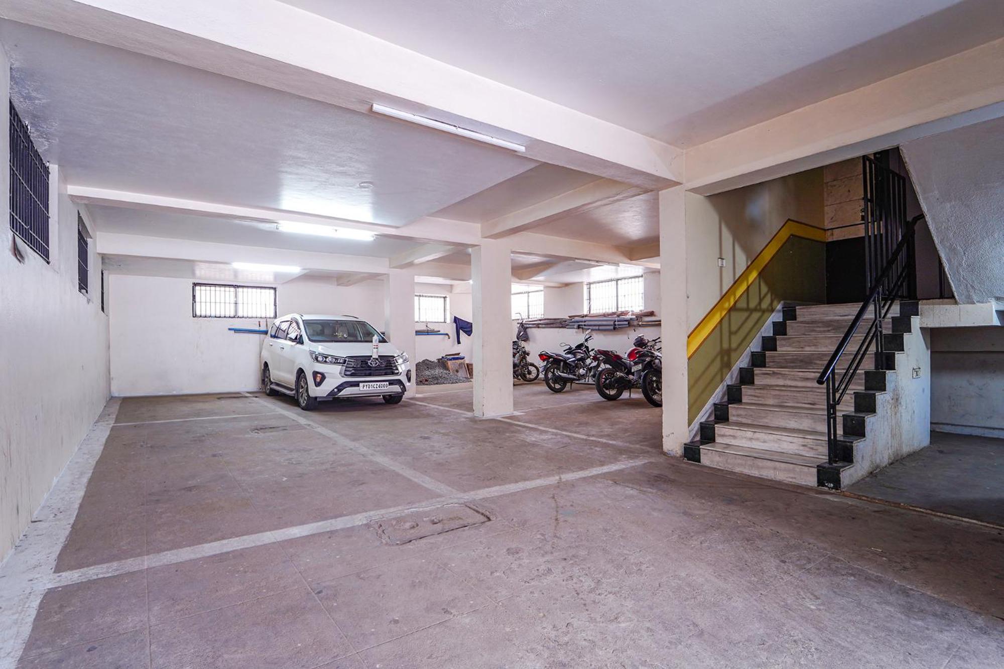Fabhotel Ess Paradise - Nr Bus Stand Lodge 3*