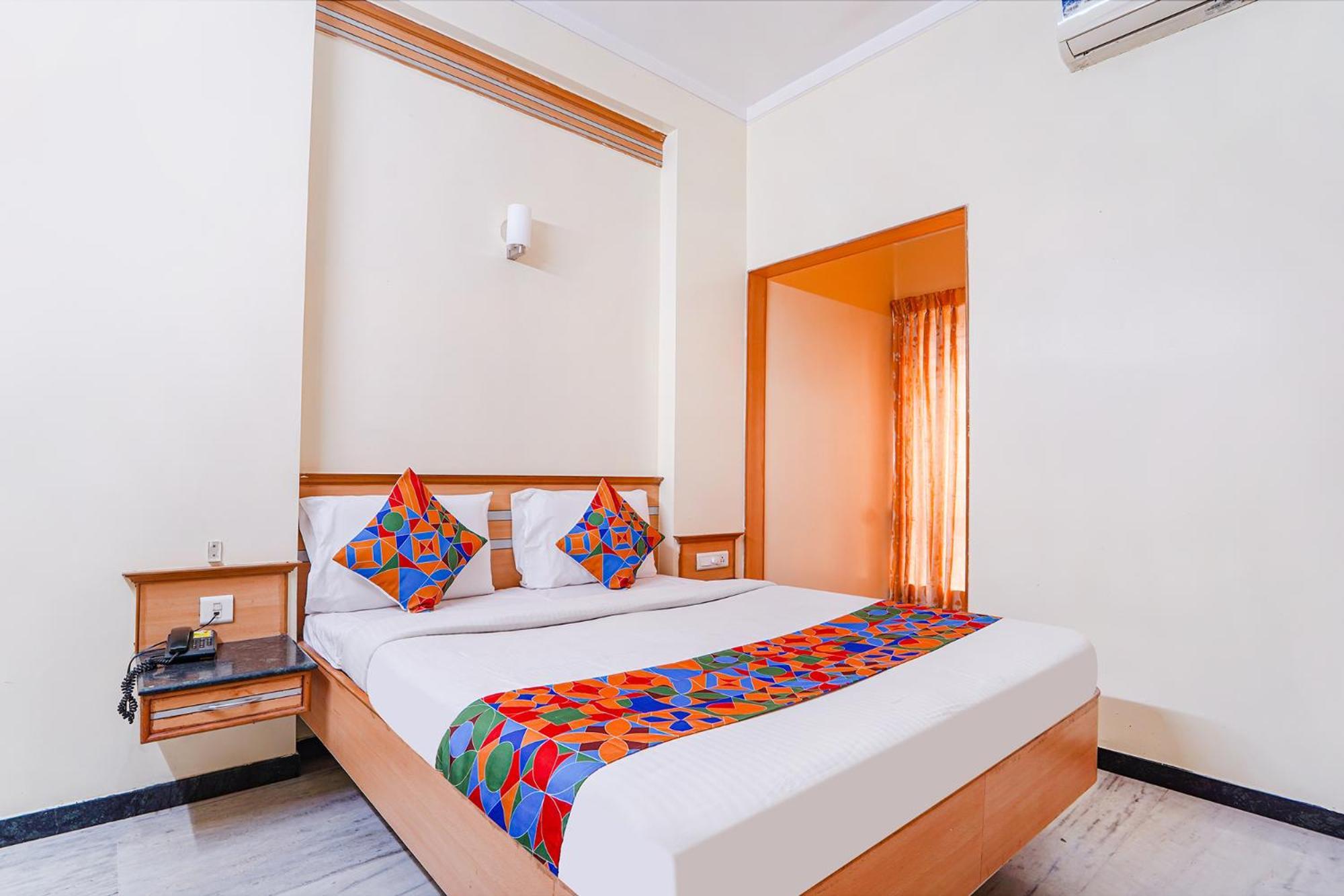 Lodge Fabhotel Ess Paradise - Nr Bus Stand