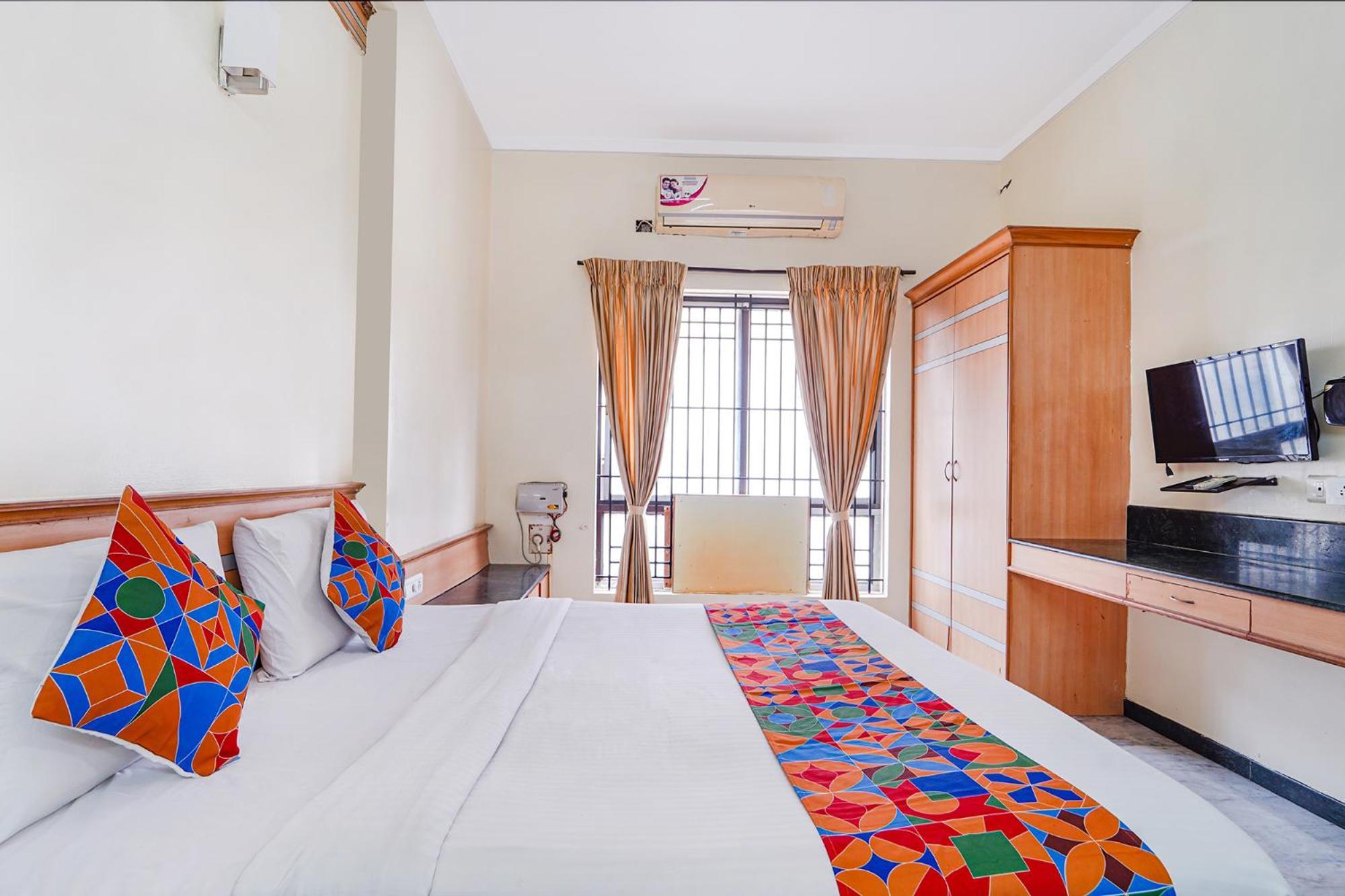 Lodge Fabhotel Ess Paradise - Nr Bus Stand
