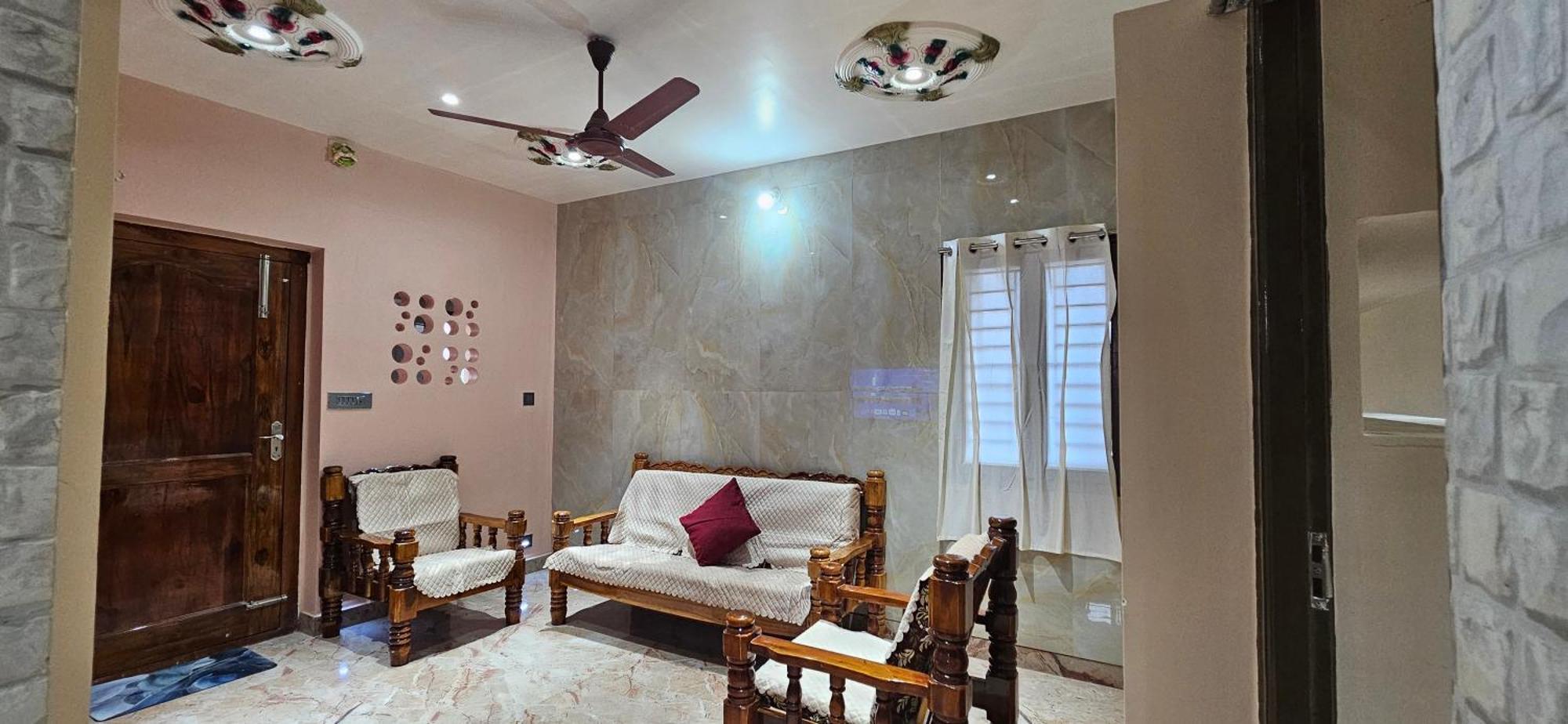 Shi's Thulasi 2bhk In Near To Karpagam College, Palakkad Highway, Rathinam College And *